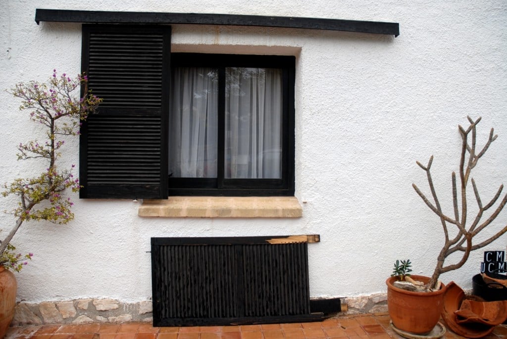 house damaged after high wind shutter blown off 2021 11 04 07 27 32 utc